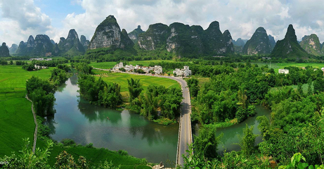 竹筏漂游，山水入畫——廣西明仕田園竹排游體驗